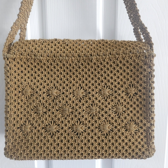Vintage Envelope Crochet Shoulder Bag With Brass Turnlock Closure - Picture 5 of 8